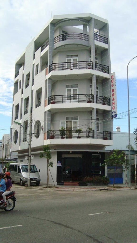 Lắp đặt vách ngăn vệ sinh compact tại Duc Hoang Hotel